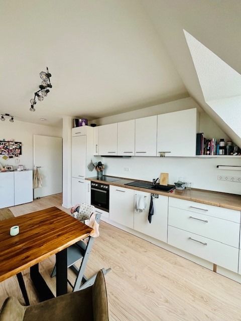 K�che Vormieter.jpg Dachgeschosswohnung Frickenhausen