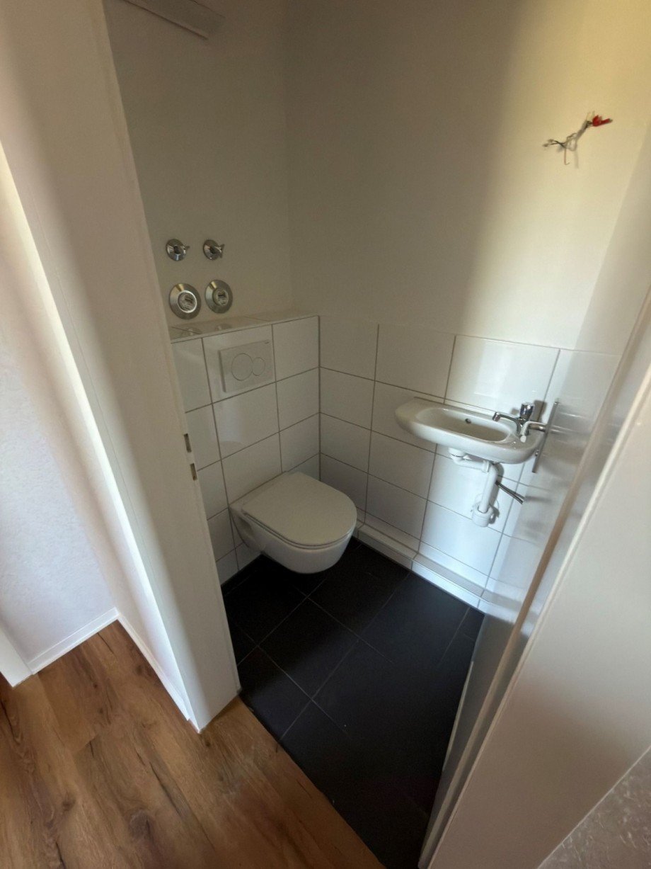 sep. WC. Beispielbild jpg Etagenwohnung G�ppingen