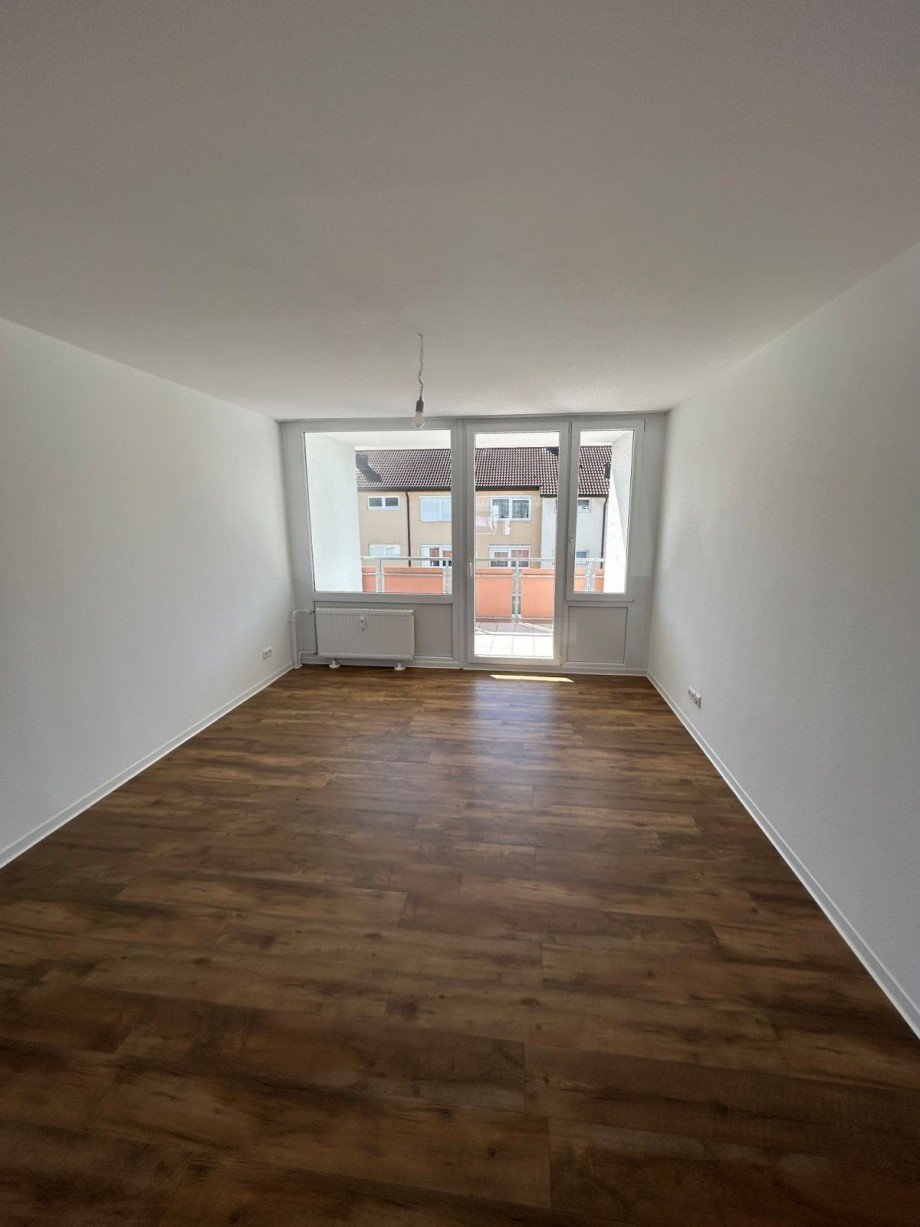 Wohnzimmer mit Balkon Etagenwohnung G�ppingen