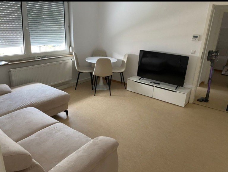Wohnzimmer G�ppingen Etagenwohnung Ruhige 2-Zimmer-Wohnung mit Keller in G�ppingen