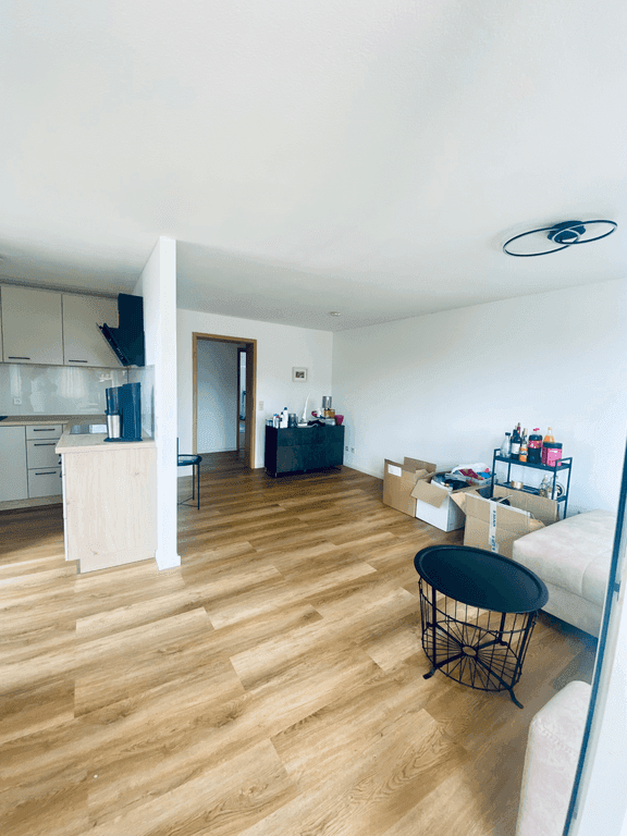 Wohnzimmer mit K�che Etagenwohnung N�rtingen