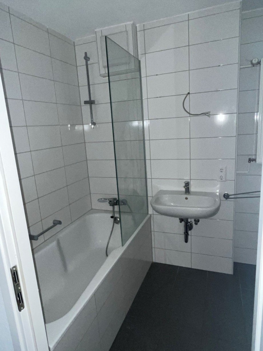 Badezimmer.jpg Etagenwohnung G�ppingen