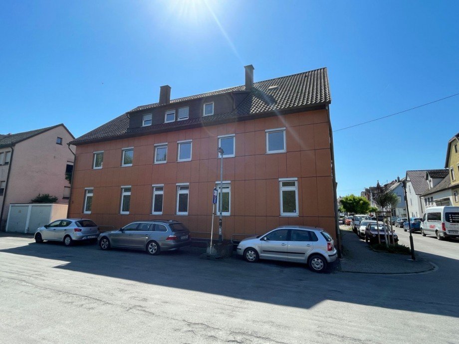 Wohngeb�ude mit Autos Mehrfamilienhaus N�rtingen