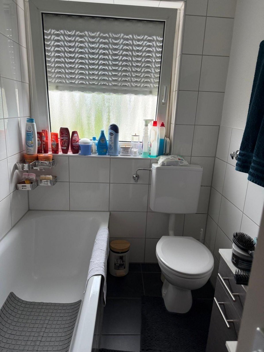 Kleines Badezimmer mit Wanne Etagenwohnung G�ppingen